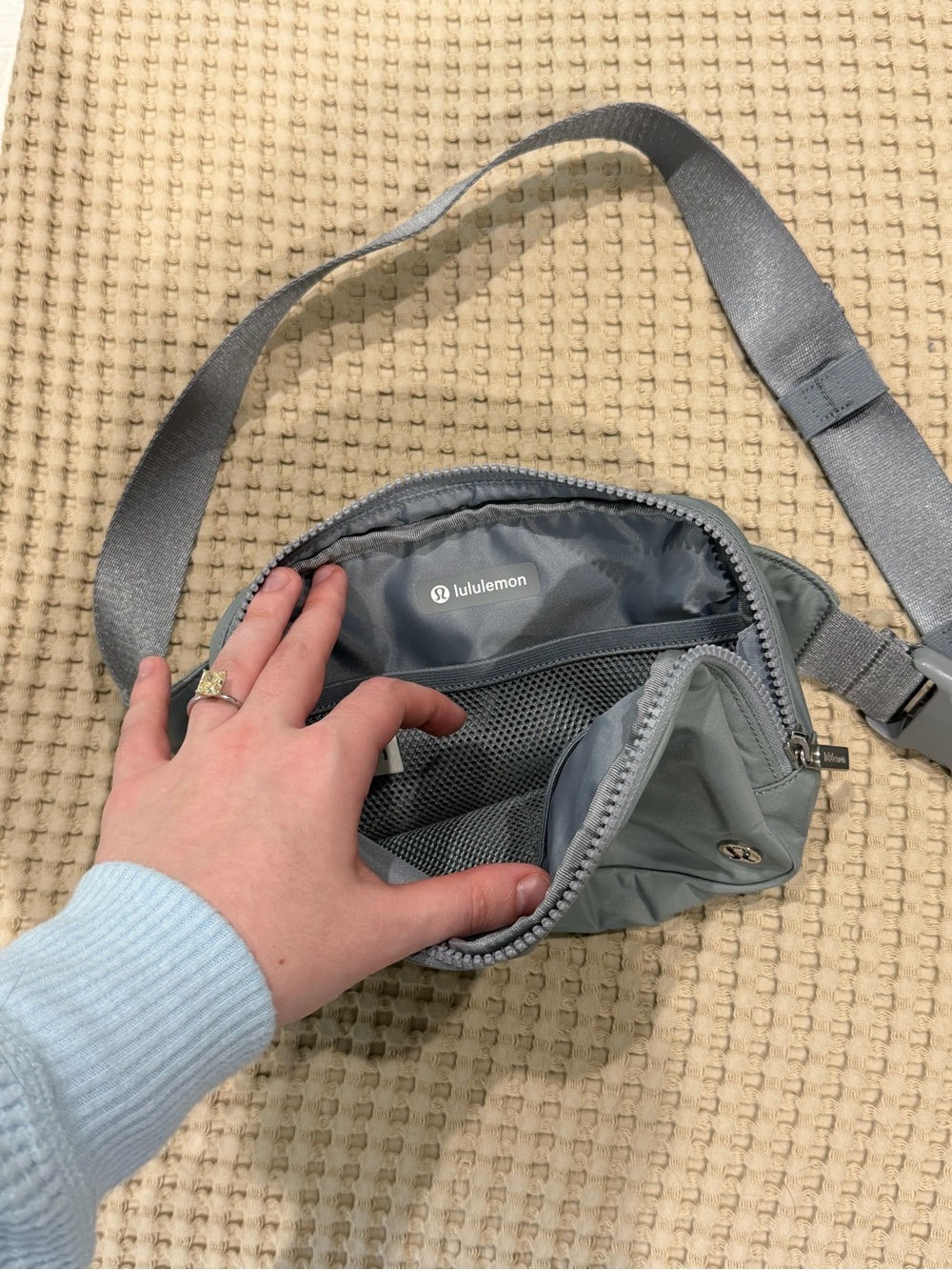 Lululemon athletica Large grey belt bag - Picture 4 of 4